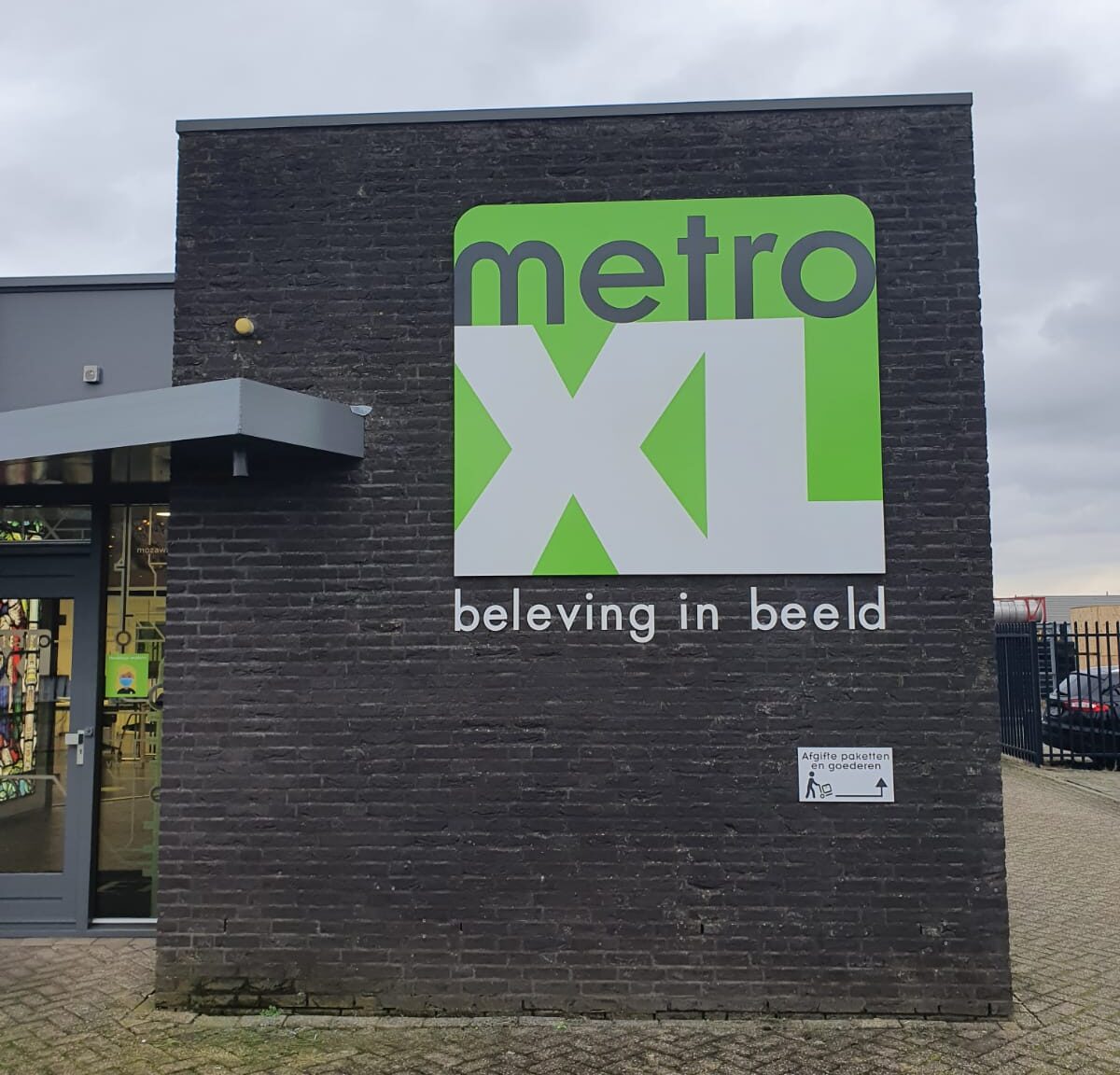 gevelbelettering bedrijfspand metroxl