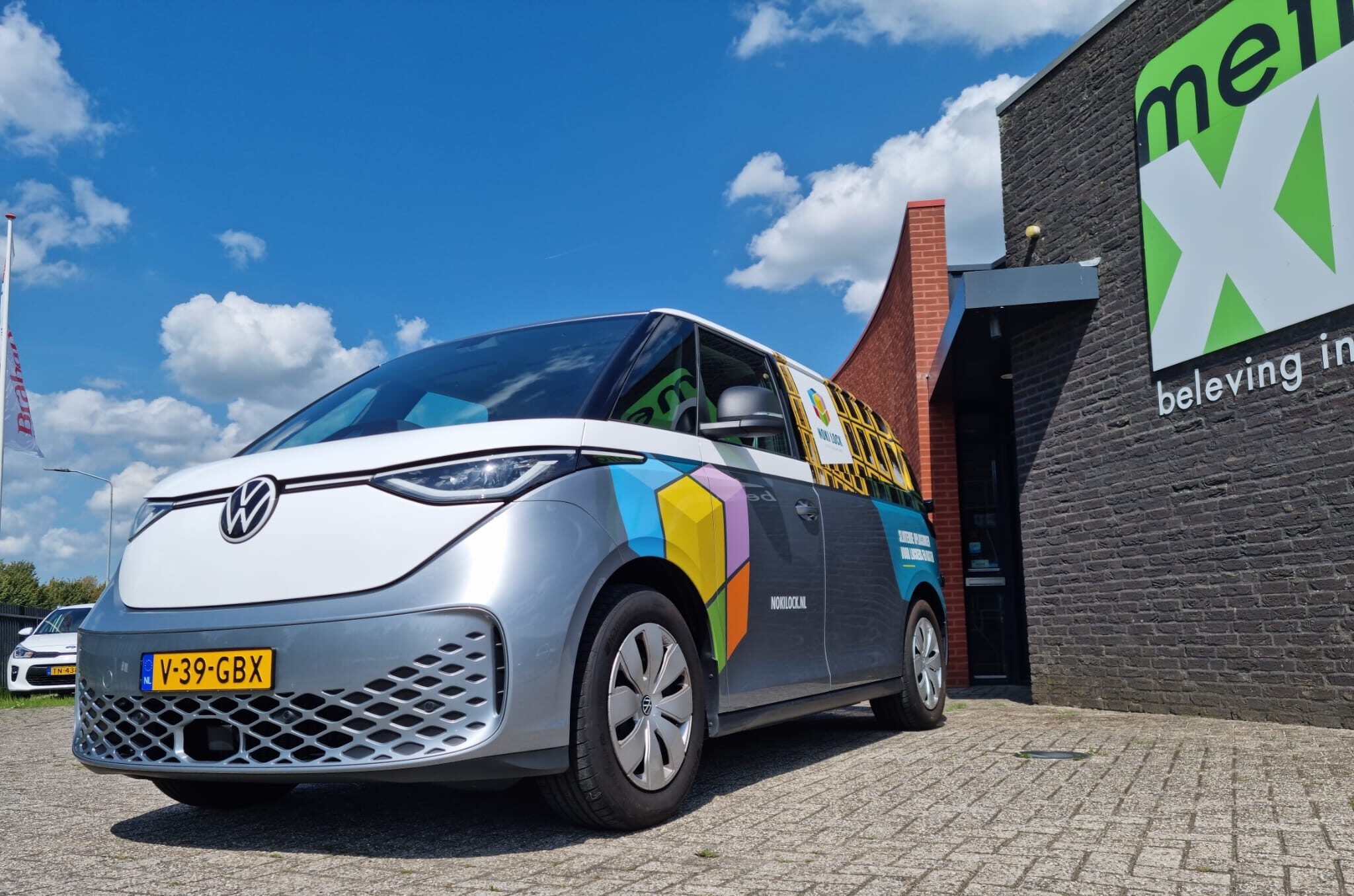 Belettering VW ID Buzz van Noki Lock door MetroXL